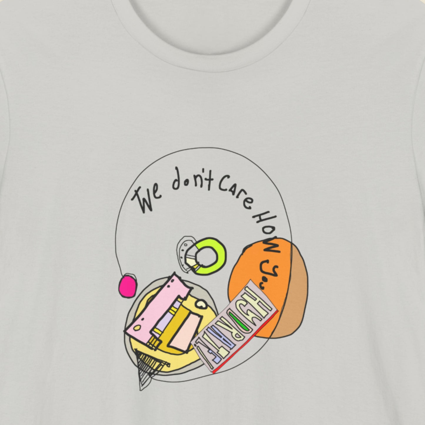 Grey t-shirt with a colorful abstract drawing.